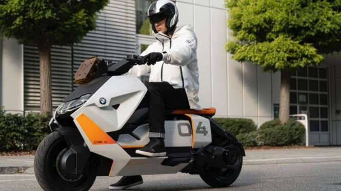 Skuter listrik BMW Motorrad Definition CE 04