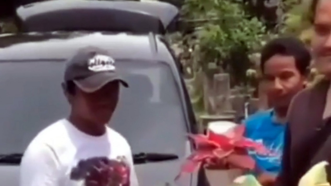 Viral Toyota Avanza ditukar tanaman hias