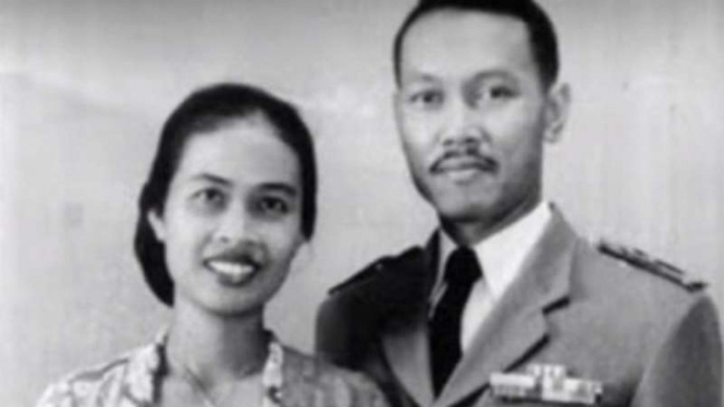 VIVA Militer: Brigjen TNI Soepardjo dan istrinya, Triswati