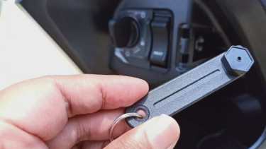 Emergency Key untuk membuka bagasi dalam kondisi darurat.
