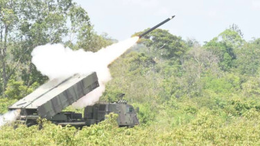 VIVA Militer: Roket Astros II MK 6 milik TNI AD.