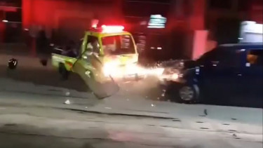Mobil damkar kecelakaan