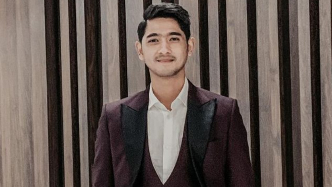 Arya Saloka.