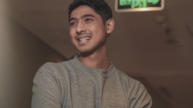 Arya Saloka.