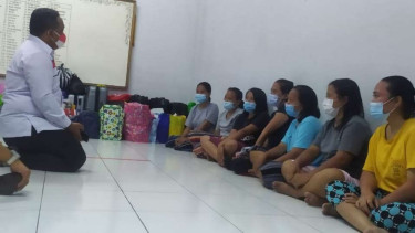 Kepala BP2MI Benny Rhamdani menginspeksi mendadak ke kantor salah satu penyalur pekerja migran, PT Graha Ayukarsa, di Kedaung Wetan, Neglasari, Kota Tangerang, Banten, Kamis, 19 November 2020.