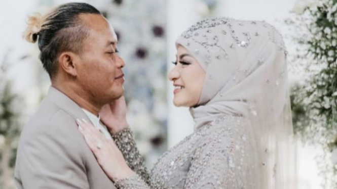 Sule dan Nathalie Holscher.