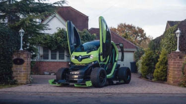 Modifikasi mobil listrik mungil Renault Twizy bergaya Formula One.