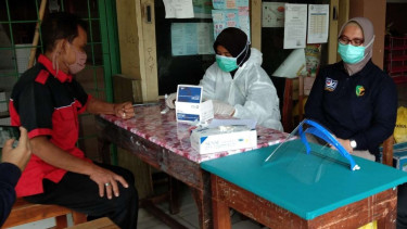 Pelaksanaan Rapid Test di Petamburan, Jakarta Pusat.