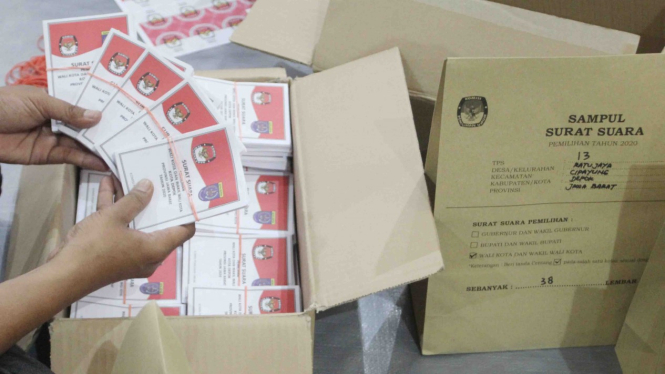 Ilustrasi penyortiran surat suara.