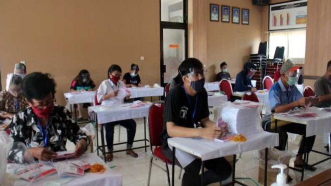 Sortir surat suara Pilkada Solo (antara)
