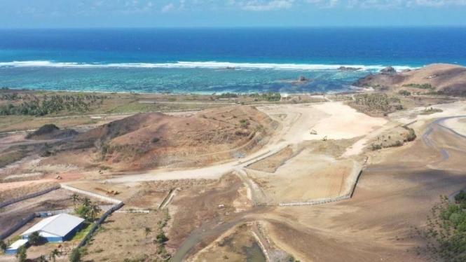 Pembangunan jalan KEK Mandalika yang jadi sirkuit MotoGP 2021.