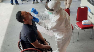 Atlet paralympic Indonesia jalani tes swab.