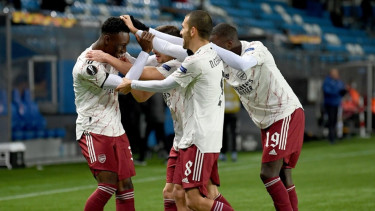Folarin Balogun merayakan gol untuk Arsenal