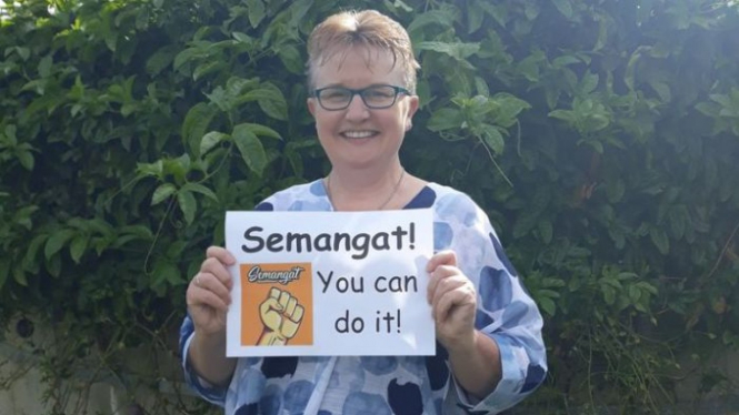Liz Formby sekarang mengajar bahasa Indonesia di Cobden Technical School, sekitar 200 km dari Melbourne.