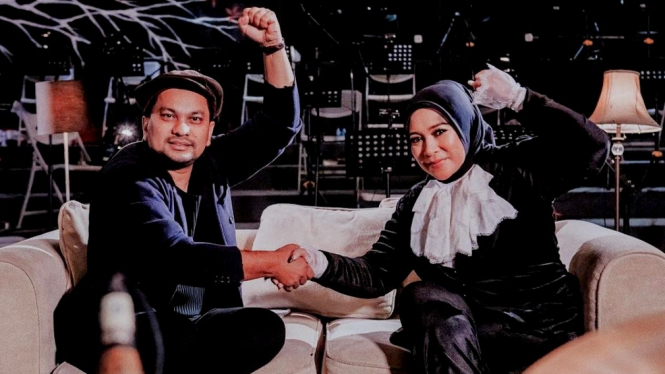 Tompi berpose bersama Melly Goeslaw