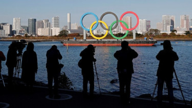 Cincin Olimpiade raksasa di Tokyo.