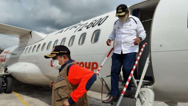 Kepala BNPB Doni Monardo mengunjungi korban letusan Gunung Ili Lewotolok