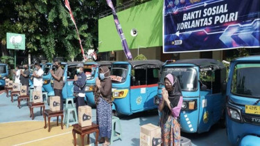 Komunitas sopir bajaj mendapatkan bantuan akibat terdampak COVID-19