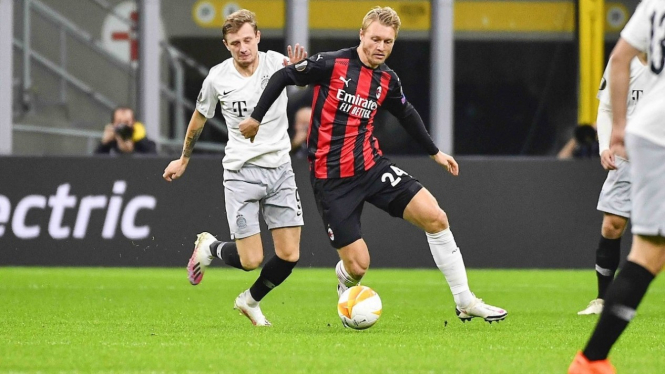 Bek AC Milan, Simon Kjaer