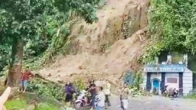 Longsor di Kabupaten Deli Serdang, Jumat dini hari, 4 Desember 2020.