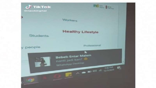 Push notif WA di layar monitor saat presentasi