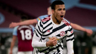 Pemain Manchester United rayakan gol Mason Greenwood.
