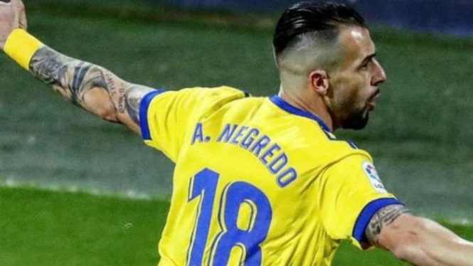 Striker Cadiz, Alvaro Negredo.