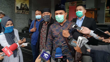 Kuasa hukum Munarman, Aziz Yanuar.