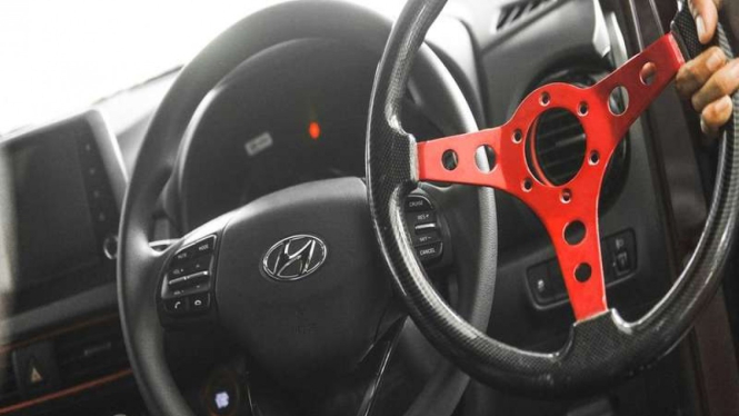 Ilustrasi mengganti setir dengan produk aftermarket