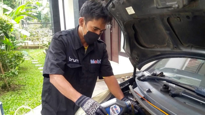 Layanan servis mobil di rumah