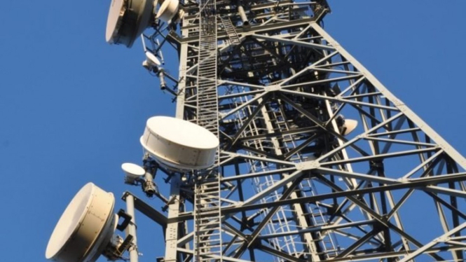 Menara telekomunikasi.