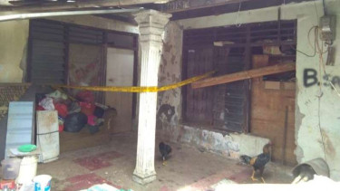 Rumah pelaku mutilasi terhadap DS, yang berinisial A diberi garis polisi.