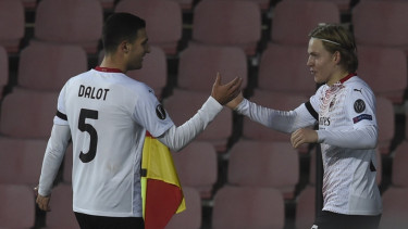 Dua pemain AC Milan, Diogo Dalot dan Jens Petter Hauge