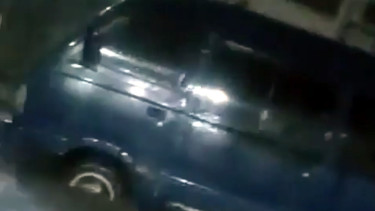 Mobil Suzuki Carry hanyut terbawa banjir