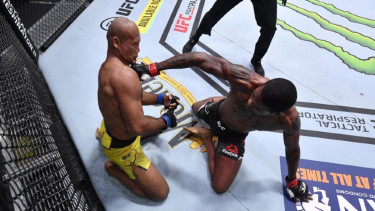 Aksi Kevin Holland di UFC 256, hantam KO lawan sambil tiduran