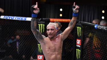 Bintang baru UFC, Charles Oliveira, usai bantai Tony Ferguson
