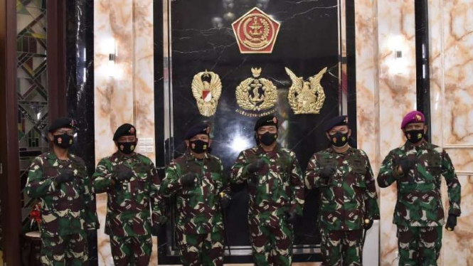 VIVA Militer: Panglima TNI Marsekal Hadi Tjahjanto bersama 5 Perwira Tinggi TNI