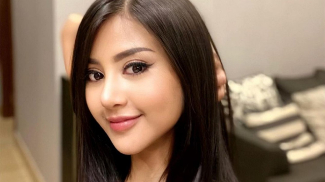 Tania Ayu.