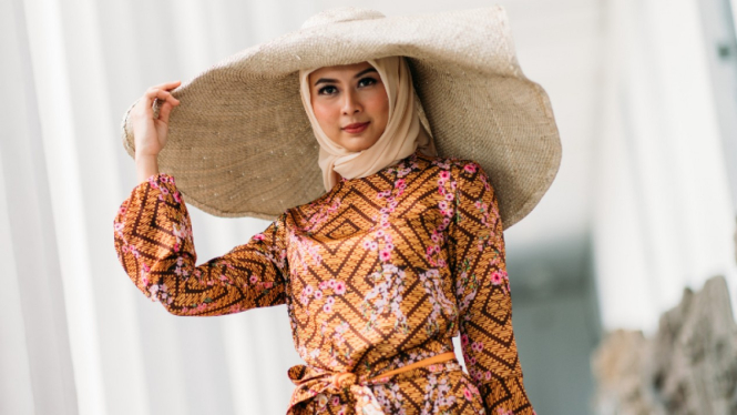 Desainer Amerika pamer koleksi busana muslim batik.