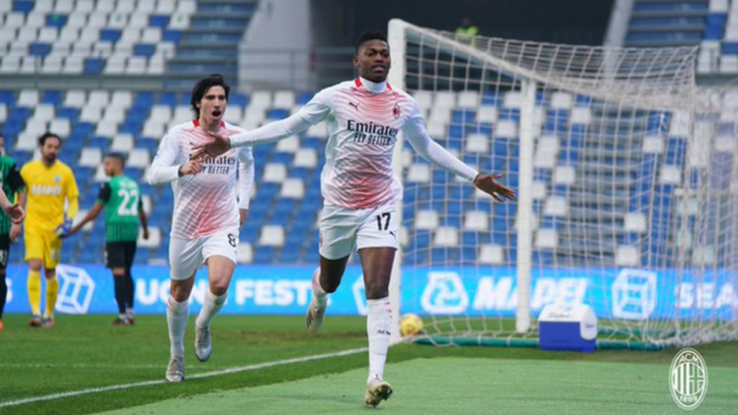 Selebrasi striker AC Milan Rafael Leao.