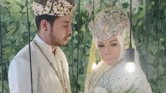 Elly Sugigi dan Aher