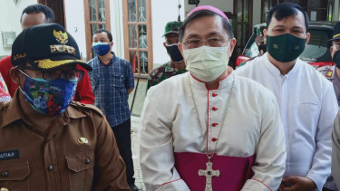 Wali Kota Sutiaji bersama TNI dan Polri beserta pemimpin gereja di Kota Malang saat berkoordinasi untuk memastikan penerapan protokol kesehatan pencegahan COVID-19 dalam ibadah Natal pada Selasa, 22 Desember 2020.