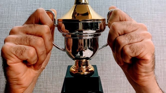 Ilustrasi piala/trofi.