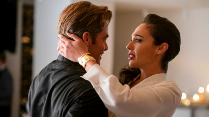 Adegan Diana Prince dengan Steve Trevor di film Wonder Woman 1984