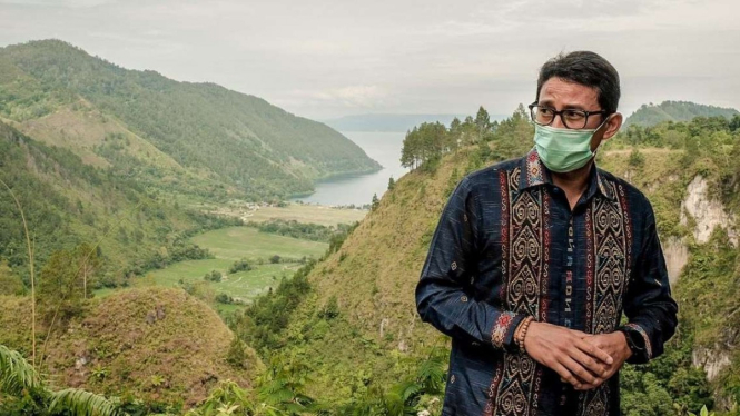 Menparekraf, Sandiaga Salahuddin Uno di Danau Toba.