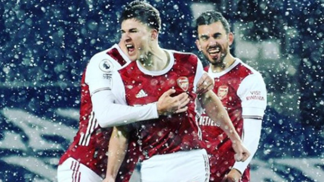Selebrasi bek Arsenal, Kieran Tierney usai bobol gawang West Bromwich Albion.
