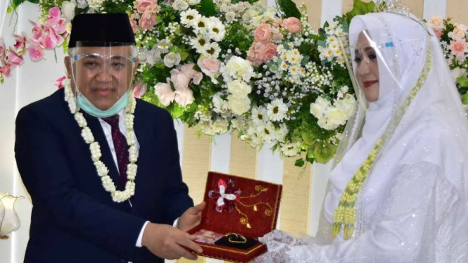 Din Syamsuddin menikah dengan Rashda Diana