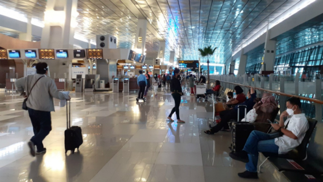 Penumpang di Bandara Soetta