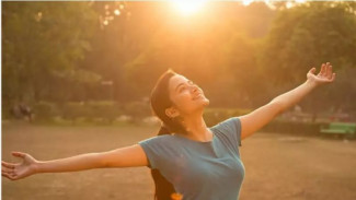Cara Aman Mendapatkan Vitamin D dari Matahari