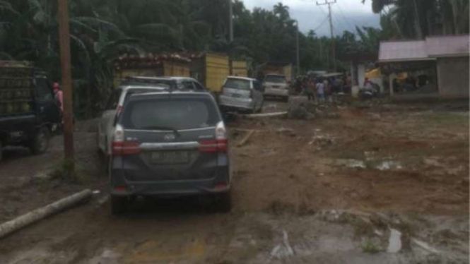 Jalan Rusak di Tanjung Jabung Timur, Jambi 